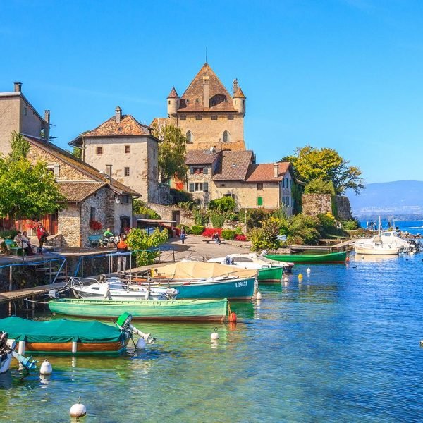 camping-la-dranse-thonon-les-bains-lac-leman-AdobeStock_57407620-1920x900